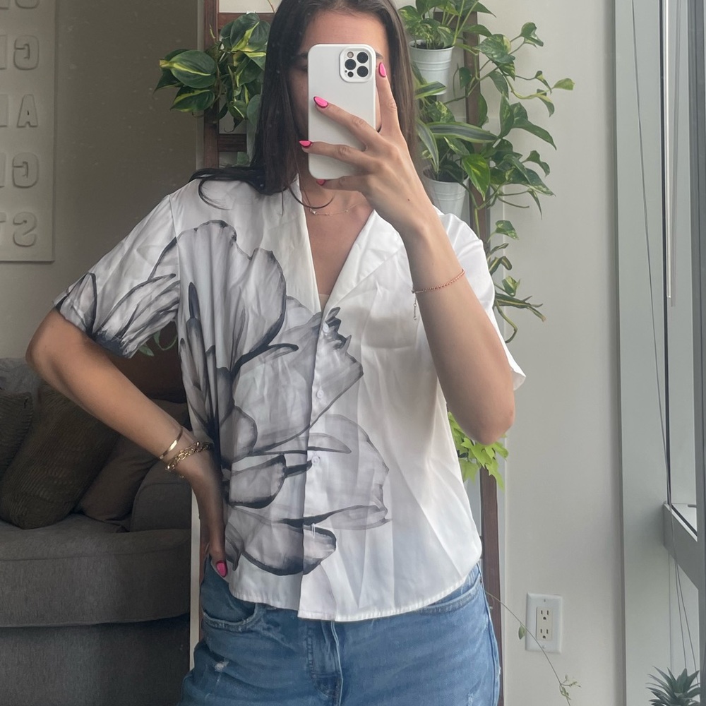 Express White and Black Abstract Print Top